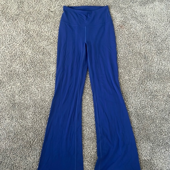 Lululemon groove high rise flared pants, size 6 - Picture 1 of 3